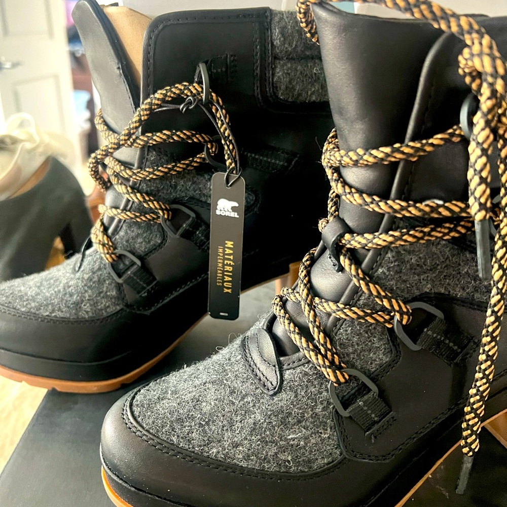 Sorel Blake lace boots NIB 9.5
